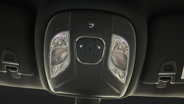 New 2026 Bright White Clearcoat Jeep Latitude image 39