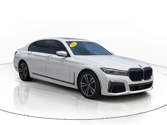 Used 2022 White BMW 750i xDrive image 3
