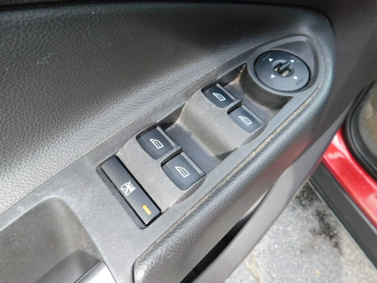 Used 2014 Red Ford FWD 4dr SE image 26