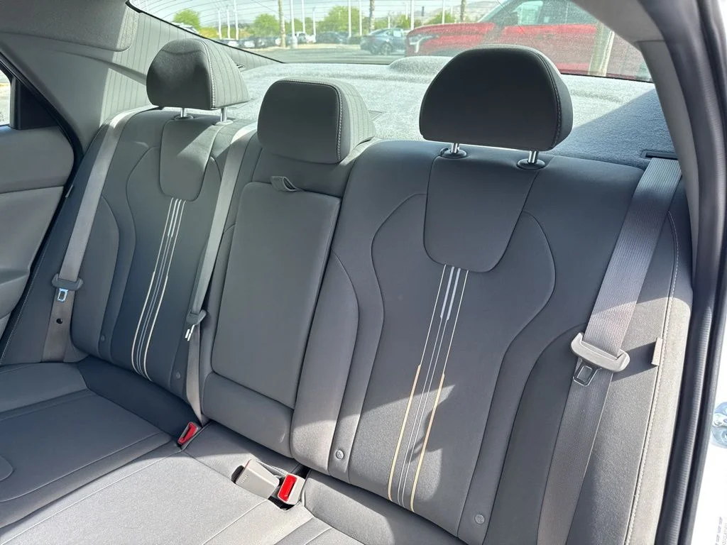 2025 Hyundai Elantra SEL - Photo 18