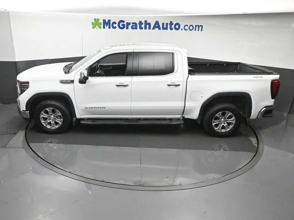 Used 2022 White GMC SLT image 23
