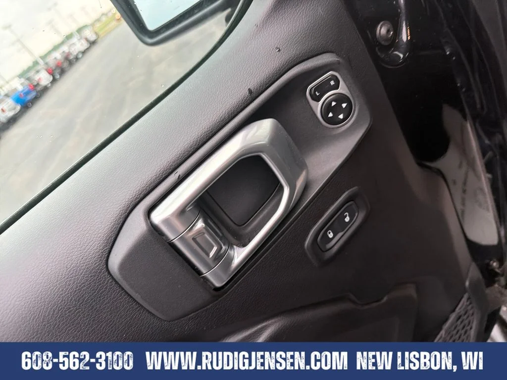 Used 2019 Black Jeep Sport S image 11
