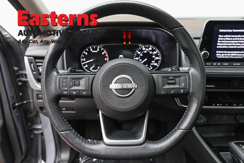 Used 2023 Gray Nissan SV image 10
