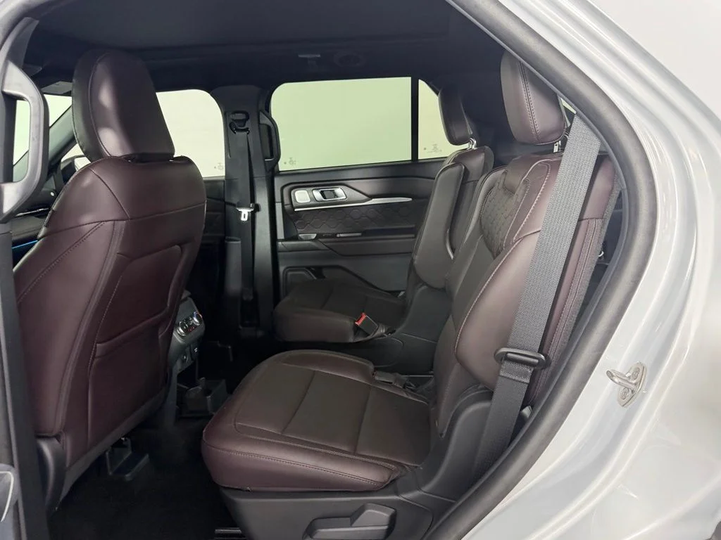 Used 2025 White Ford Platinum image 29