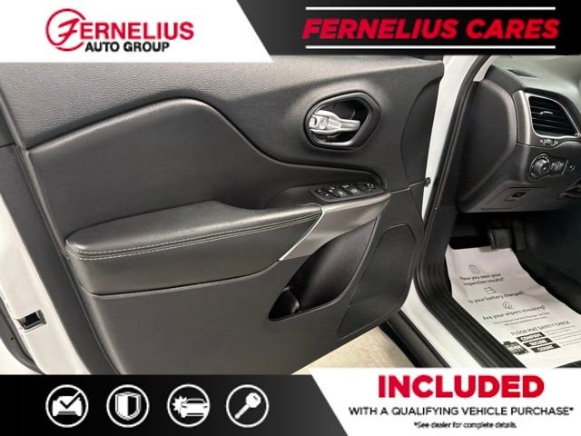 Used 2022 White Jeep Latitude Lux image 13