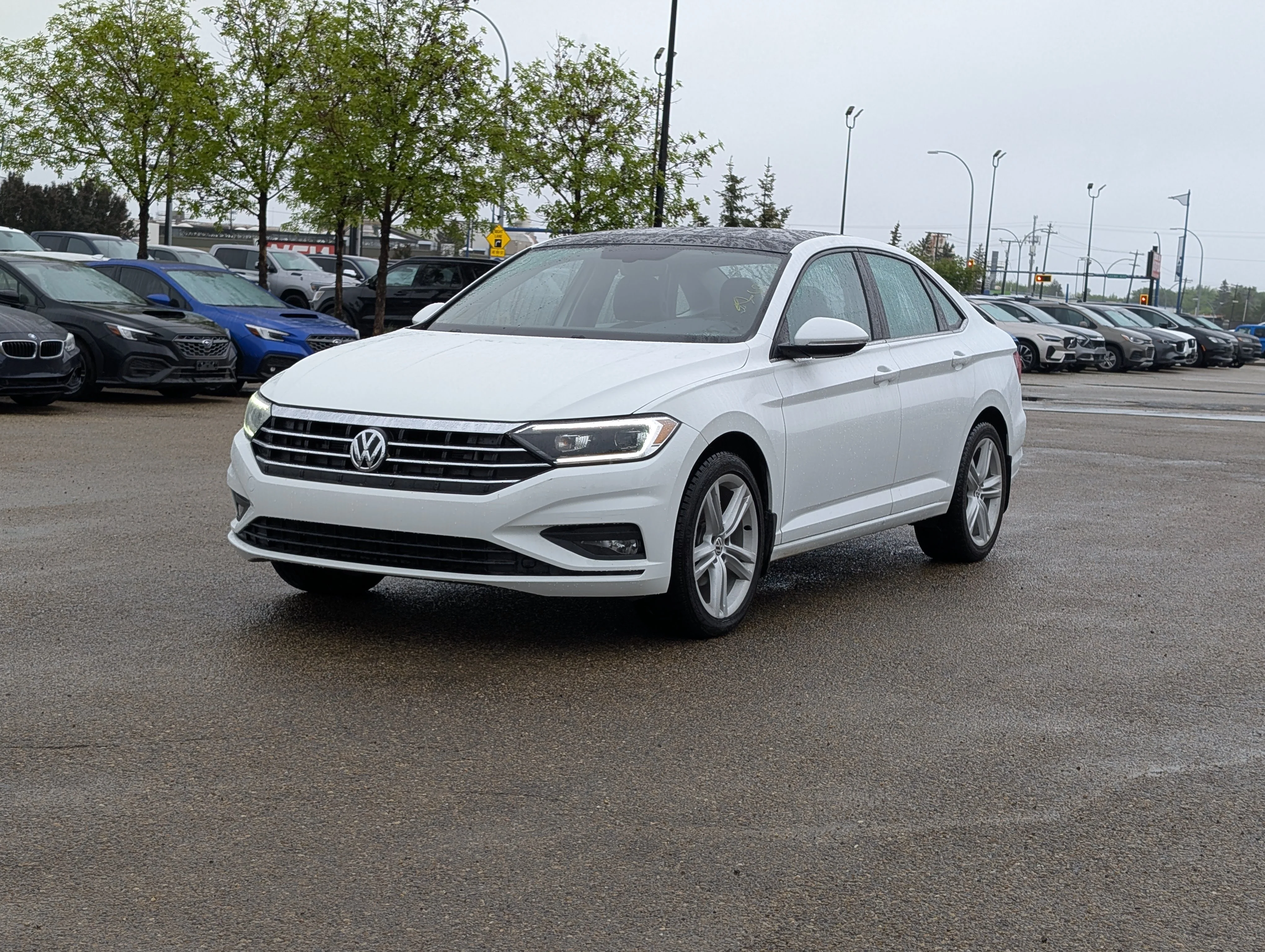 Used 2020 Pure White Volkswagen Execline image 2