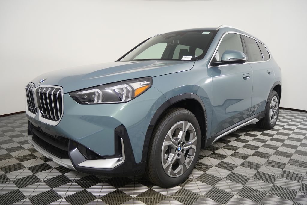 New 2026 Cape York Green Metallic BMW xDrive28i image 7