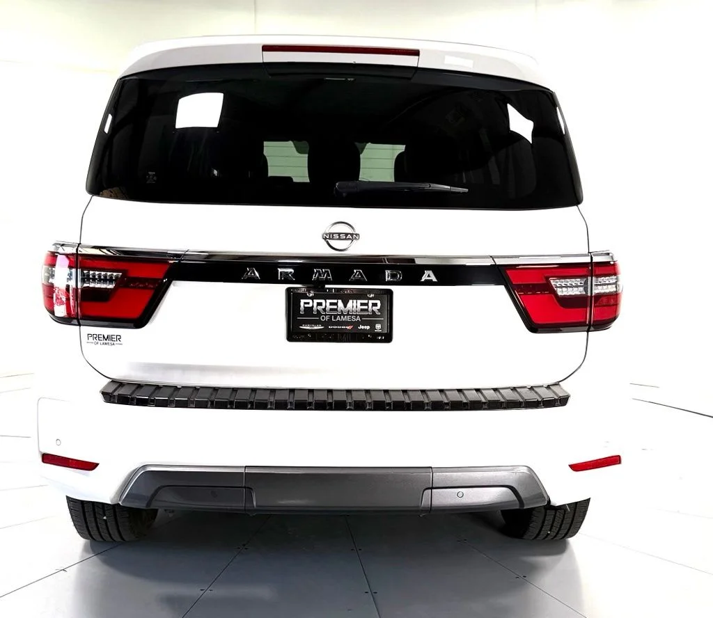 Used 2022 White Nissan SV image 5