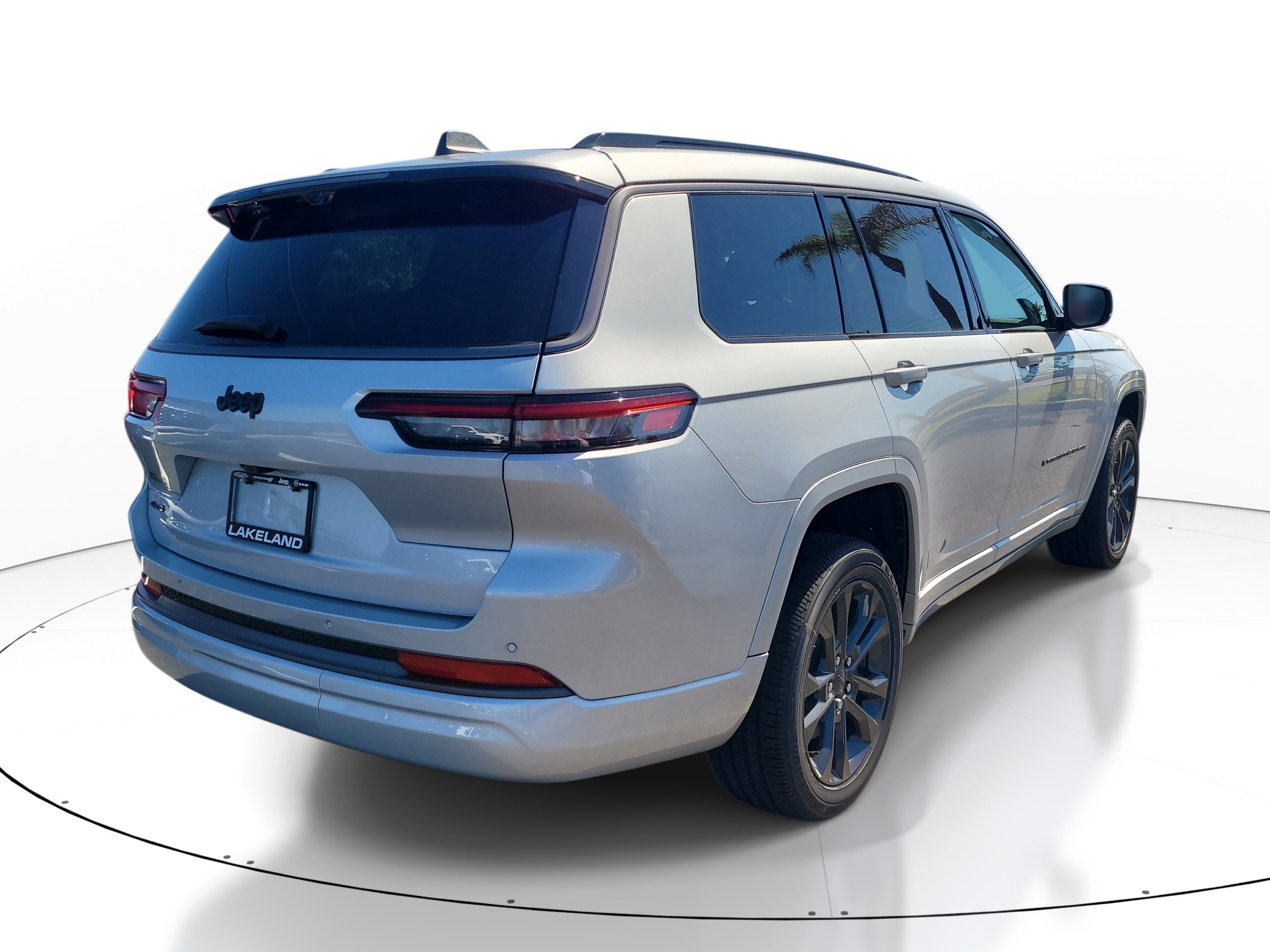 New 2026 Silver Zynith Exterior Paint Jeep Limited Reserve image 6