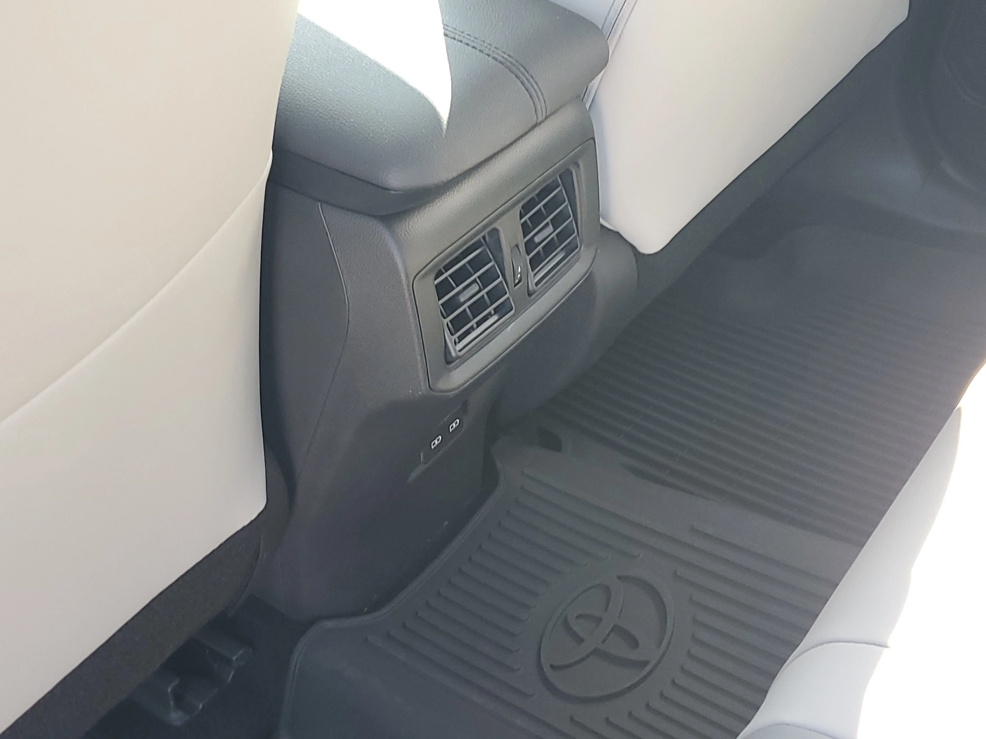 Used 2025 Magnetic Gray Metallic Toyota XLE Premium image 11