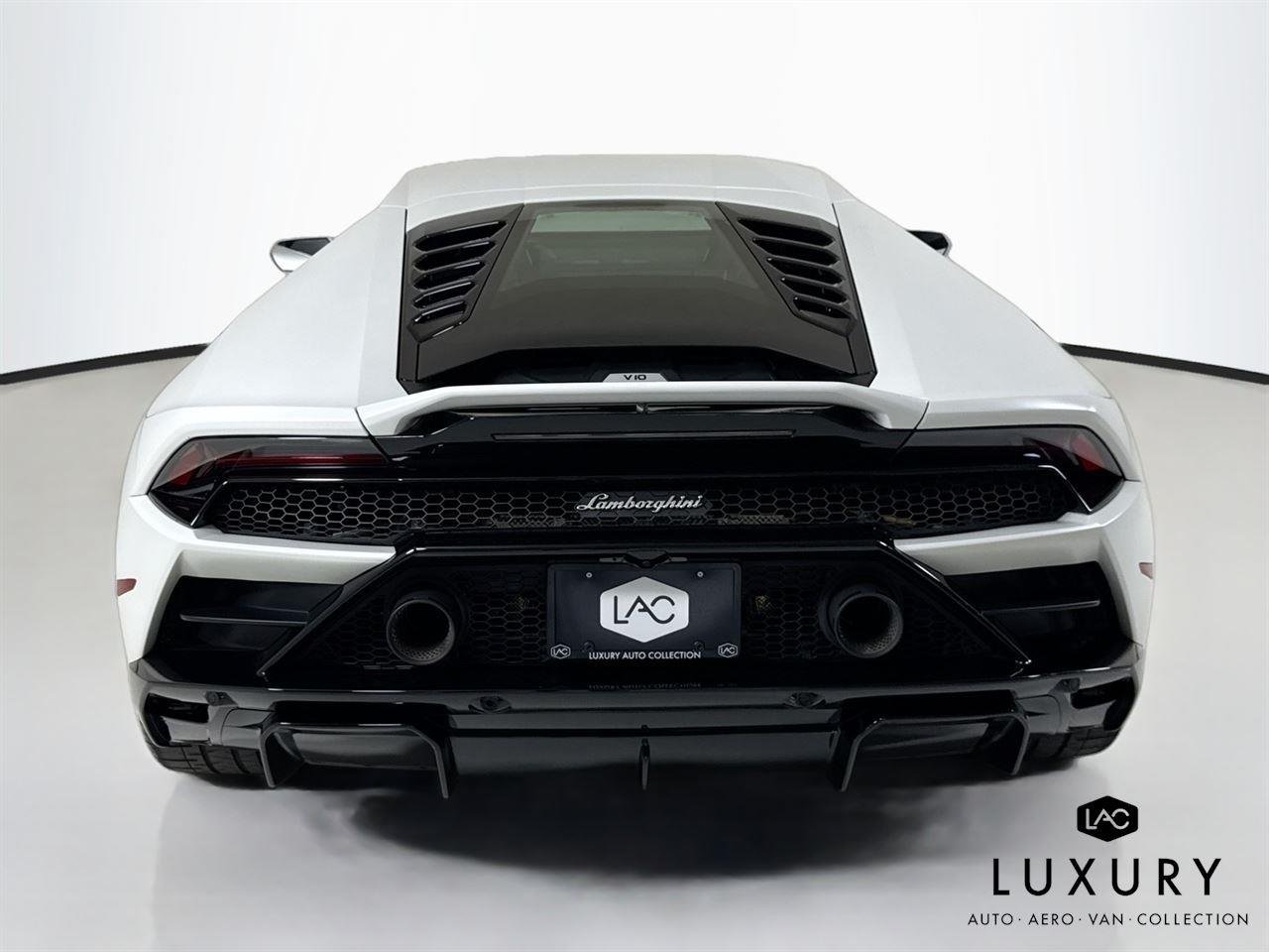 Used 2022 Bianco Canopus Lamborghini  image 7
