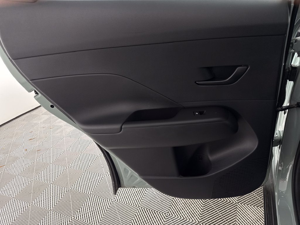 2024 Hyundai Kona SE - Photo 14