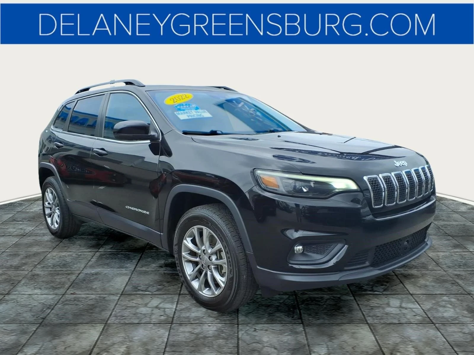 Used 2022 Diamond Black Crystal Pearlcoat Jeep Latitude Lux image 1