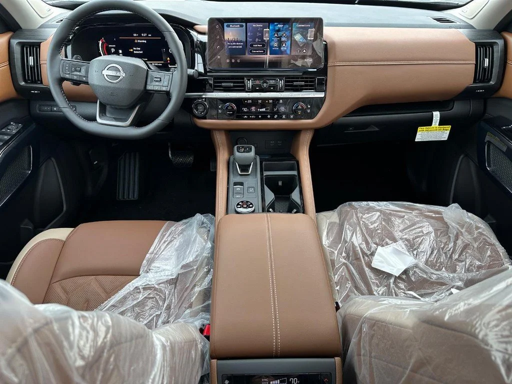New 2026 Boulder Gray Pearl / Super Black Two-tone Nissan Platinum image 9