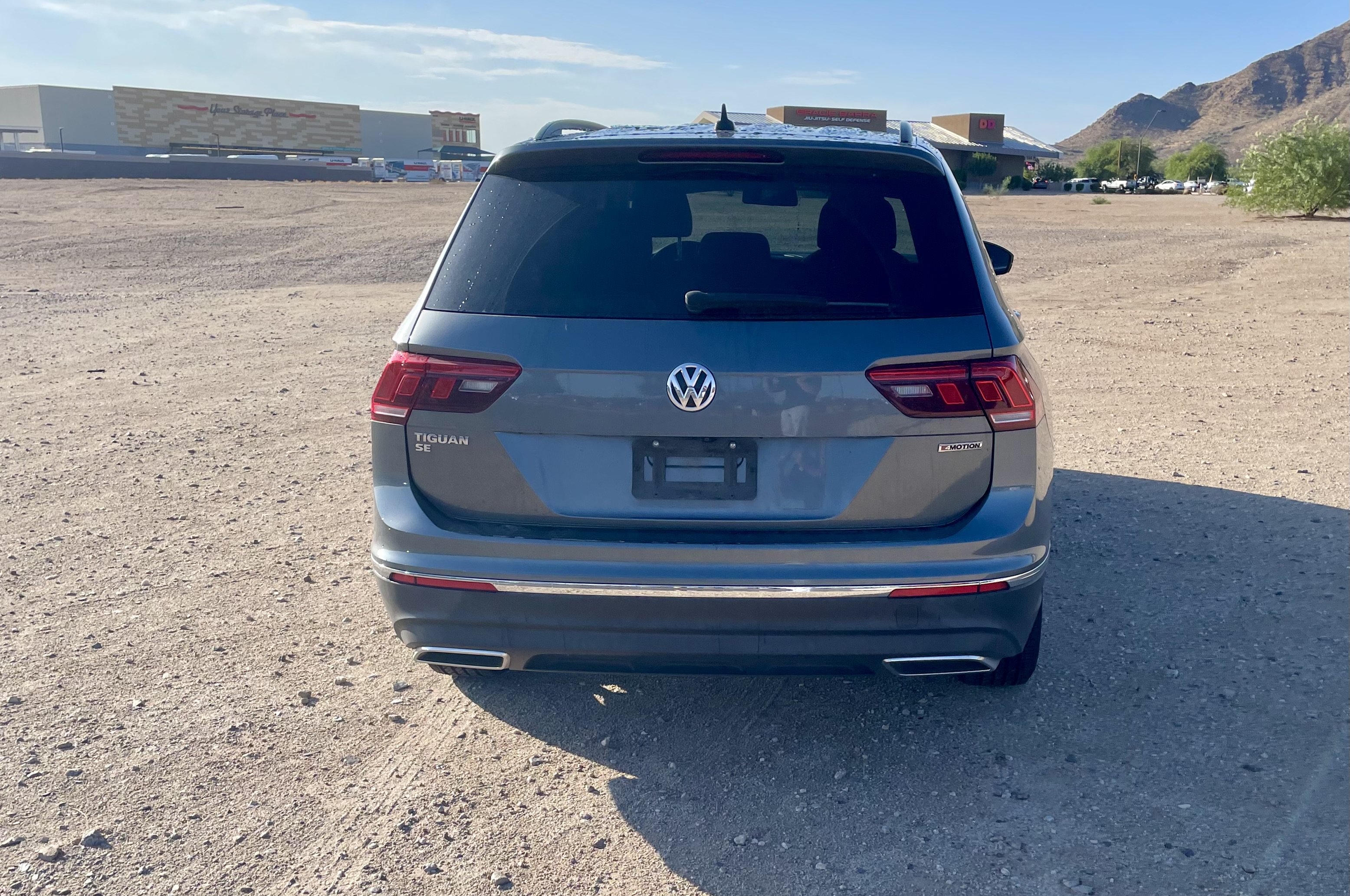 Used 2021 Gray Volkswagen SE image 4