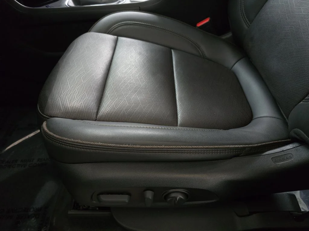 Used 2023 Red Chevrolet High Country image 26