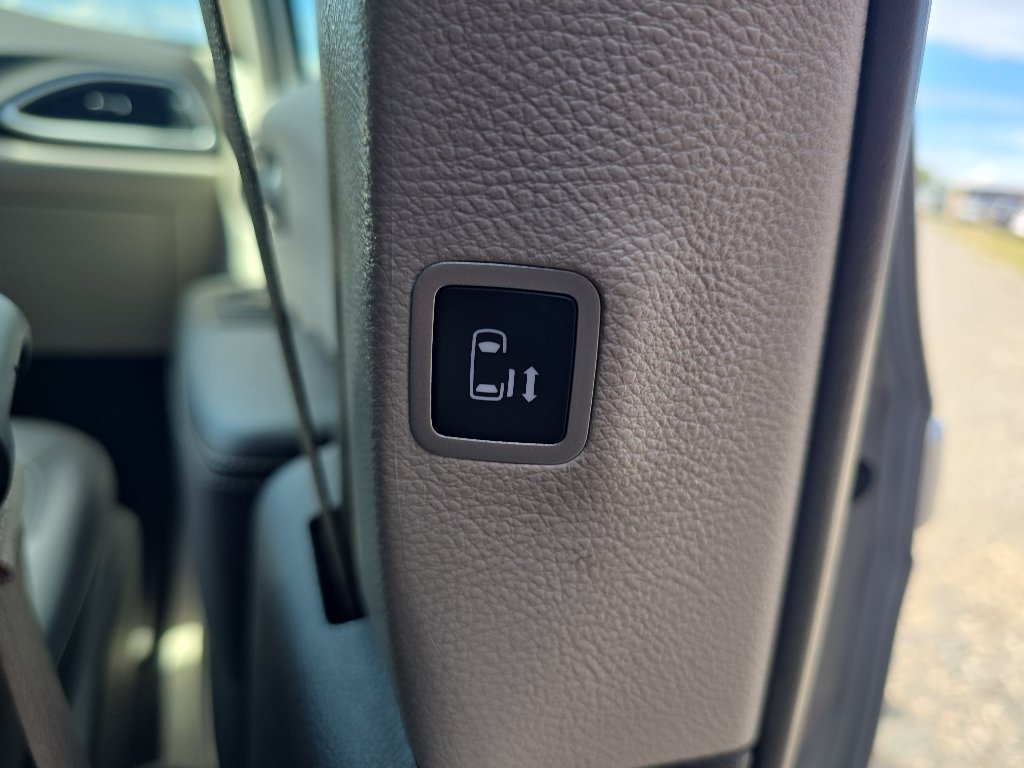 Used 2024 Silver Chrysler Touring L image 39
