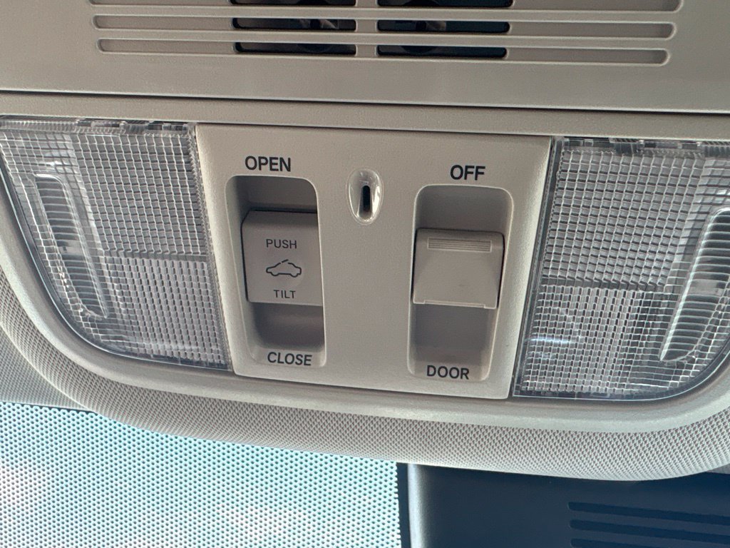 Used 2018 White Honda EX image 23