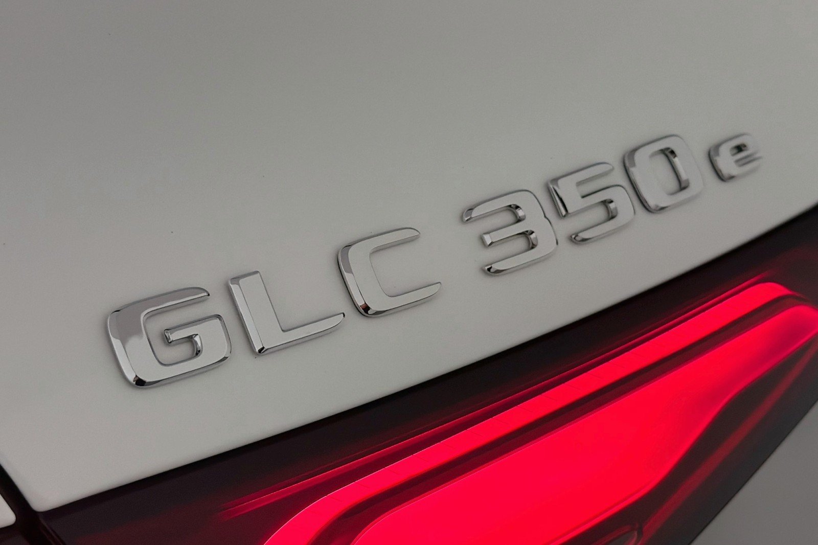 New 2027 Polar White Mercedes-Benz GLC 350e 4MATIC® SUV image 8