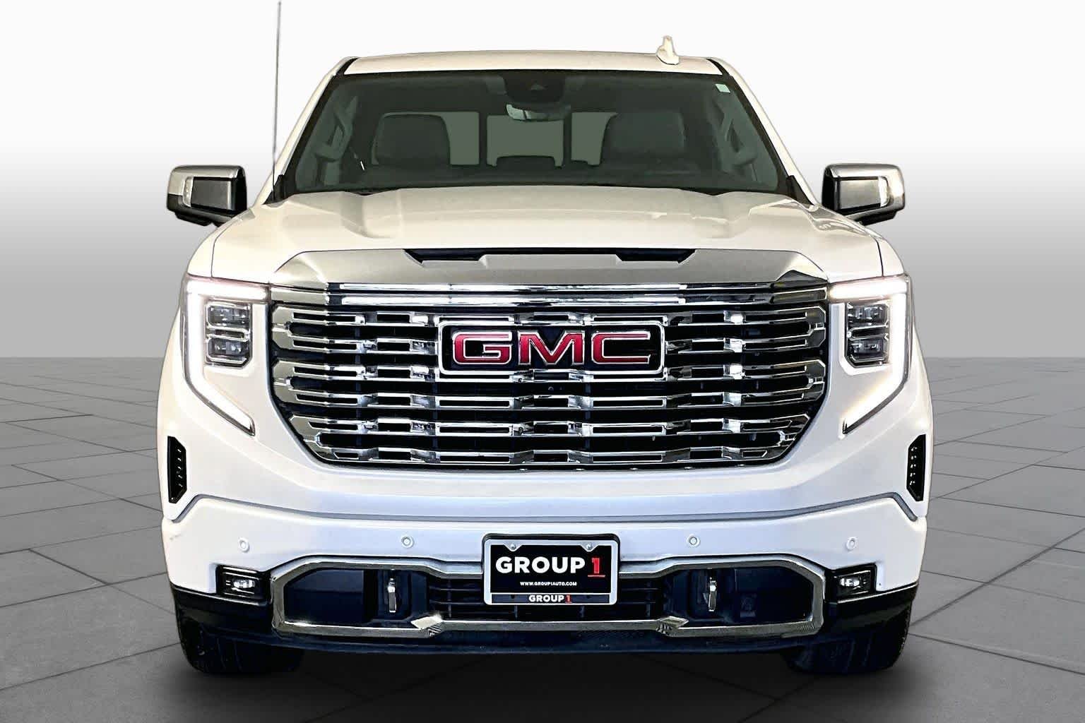 Used 2023 White Frost Tricoat GMC Denali image 4