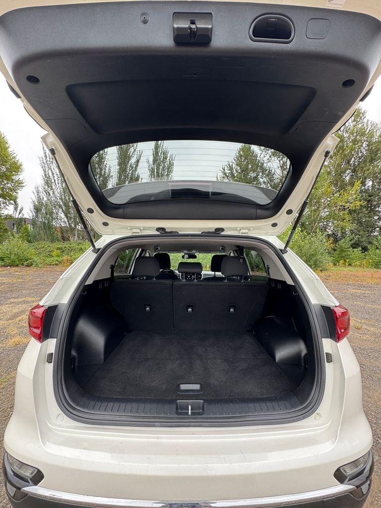 Used 2022 Snow White Pearl Kia LX image 9