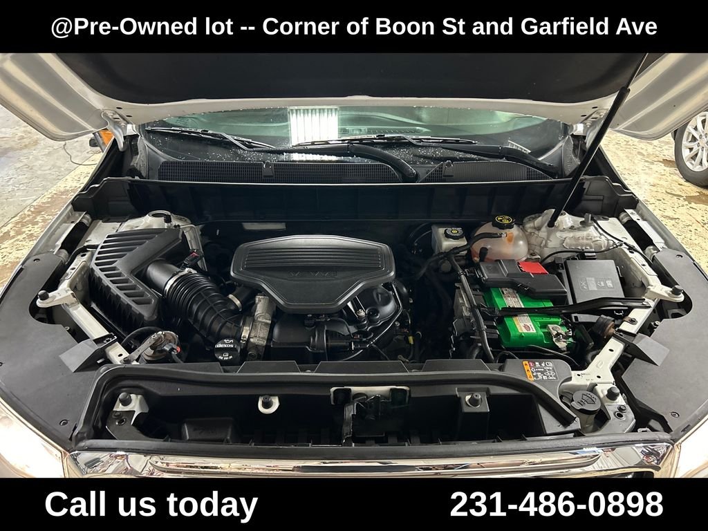 Used 2019 White GMC SLE-2 image 10