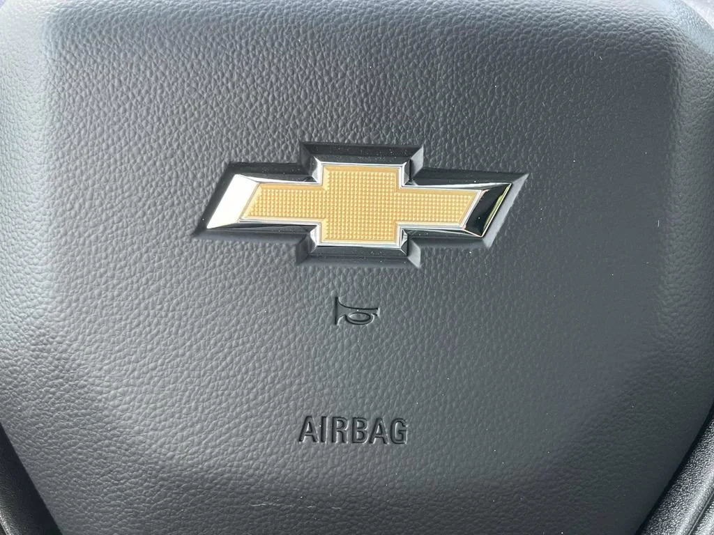New 2026 Summit White Chevrolet WT image 25