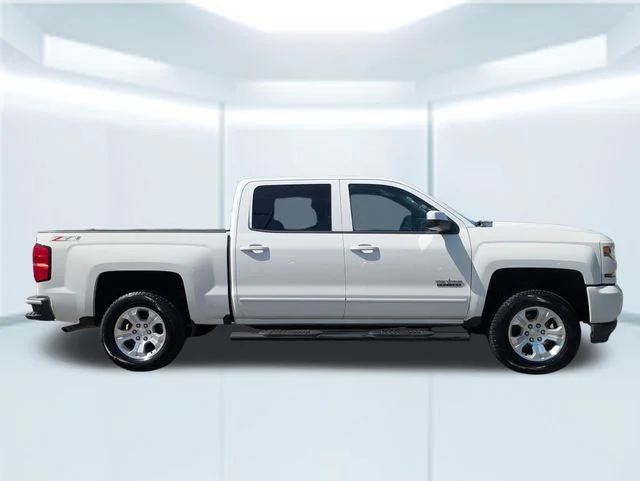 Used 2017 White Chevrolet LT image 7