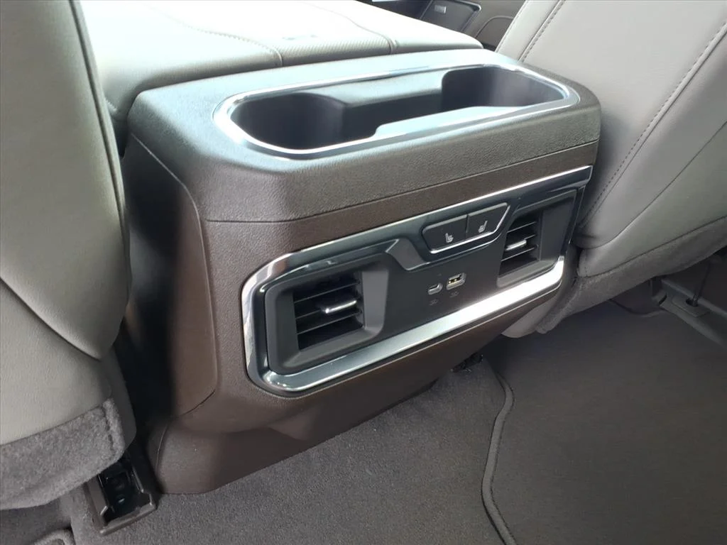 2026 GMC Sierra 1500 SLT - Photo 8