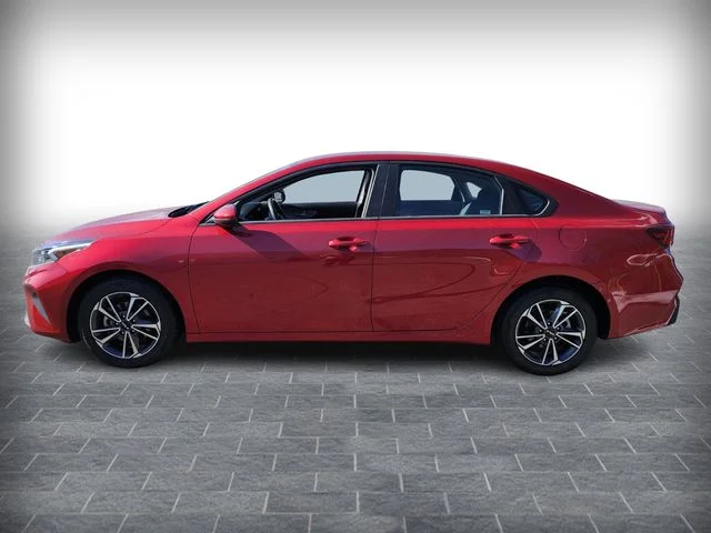 Used 2024 Red Kia LXS image 4