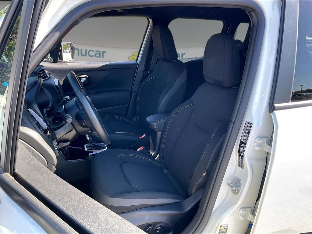 Used 2022 Alpine White Clearcoat Jeep Altitude image 9