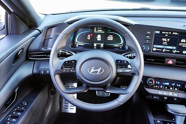 Used 2026 White Hyundai SEL Sport image 16