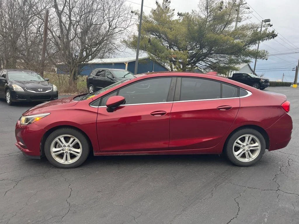 Used 2018 Chevrolet Cruze LT with VIN 1G1BE5SM8J7247856 for sale in Maysville, KY