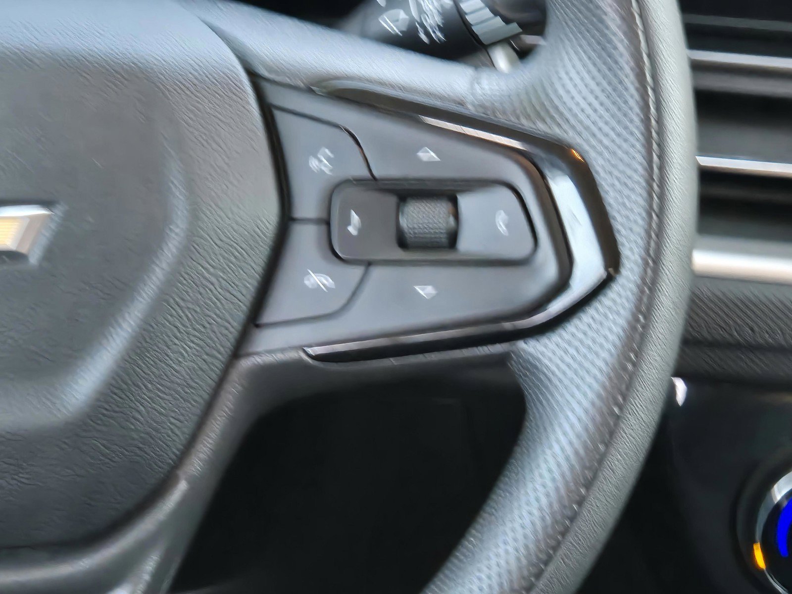 Used 2025 Summit White Chevrolet LT image 15