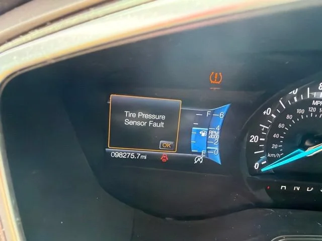 Used 2019 Black Ford SE image 9