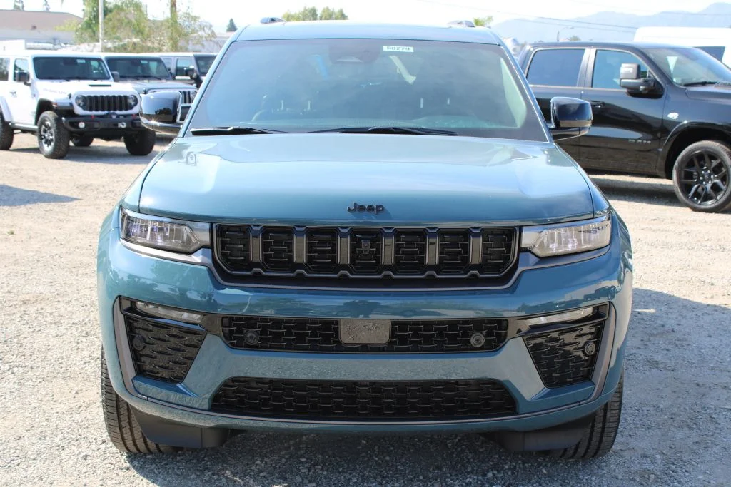 New 2026 Steel Blue Exterior Paint Jeep Limited Reserve image 2
