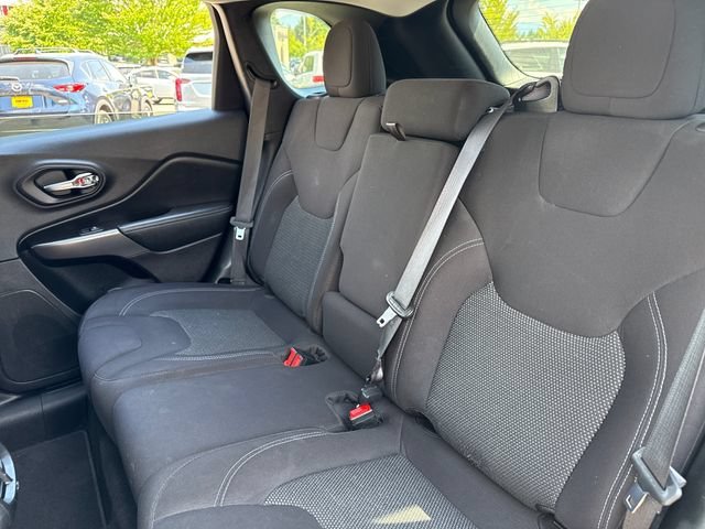 Used 2020 Billet Silver Metallic Clearcoat Jeep Latitude image 19