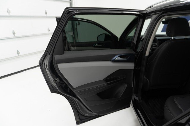 Used 2024 BLACK Volkswagen SE image 19