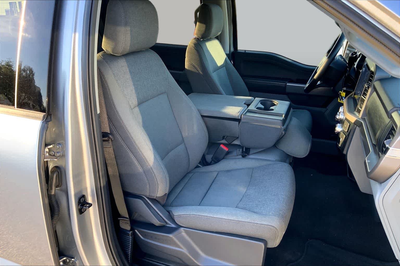 Used 2025 Iconic Silver Ford XLT image 9
