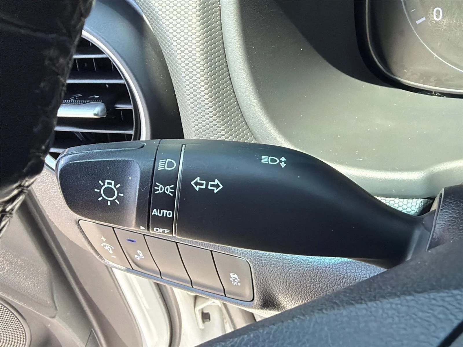 Used 2018 Chalk White Hyundai SEL image 39