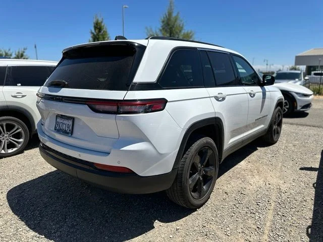 Used 2023 White Jeep Altitude X image 6