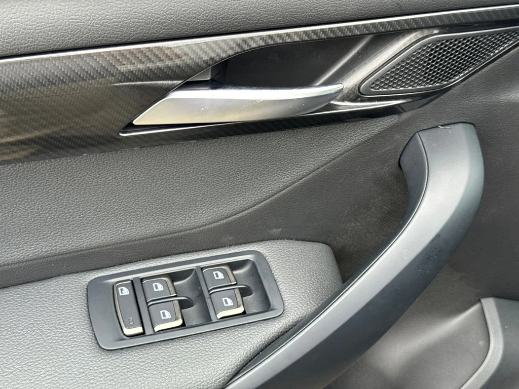 2025 VinFast VF 8 Eco - Photo 27