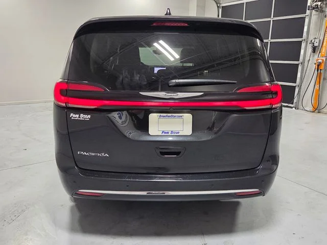 Used 2023 Black Chrysler Touring L image 10