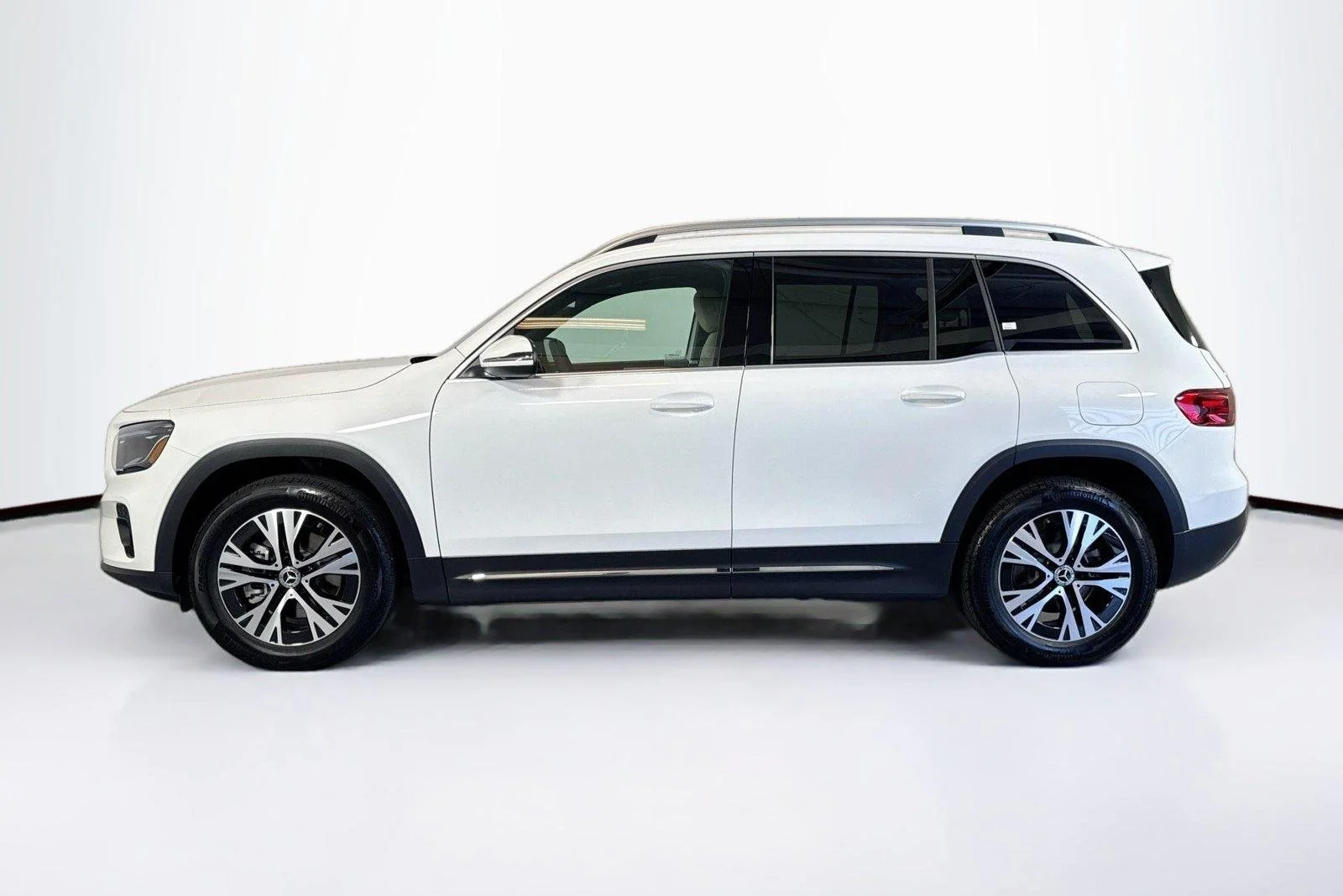 Used 2026 Polar White Mercedes-Benz GLB 250 image 8