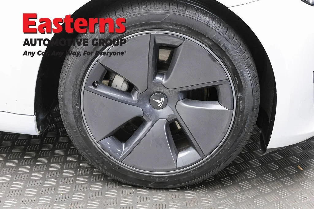 Used 2023 White Tesla Base image 24