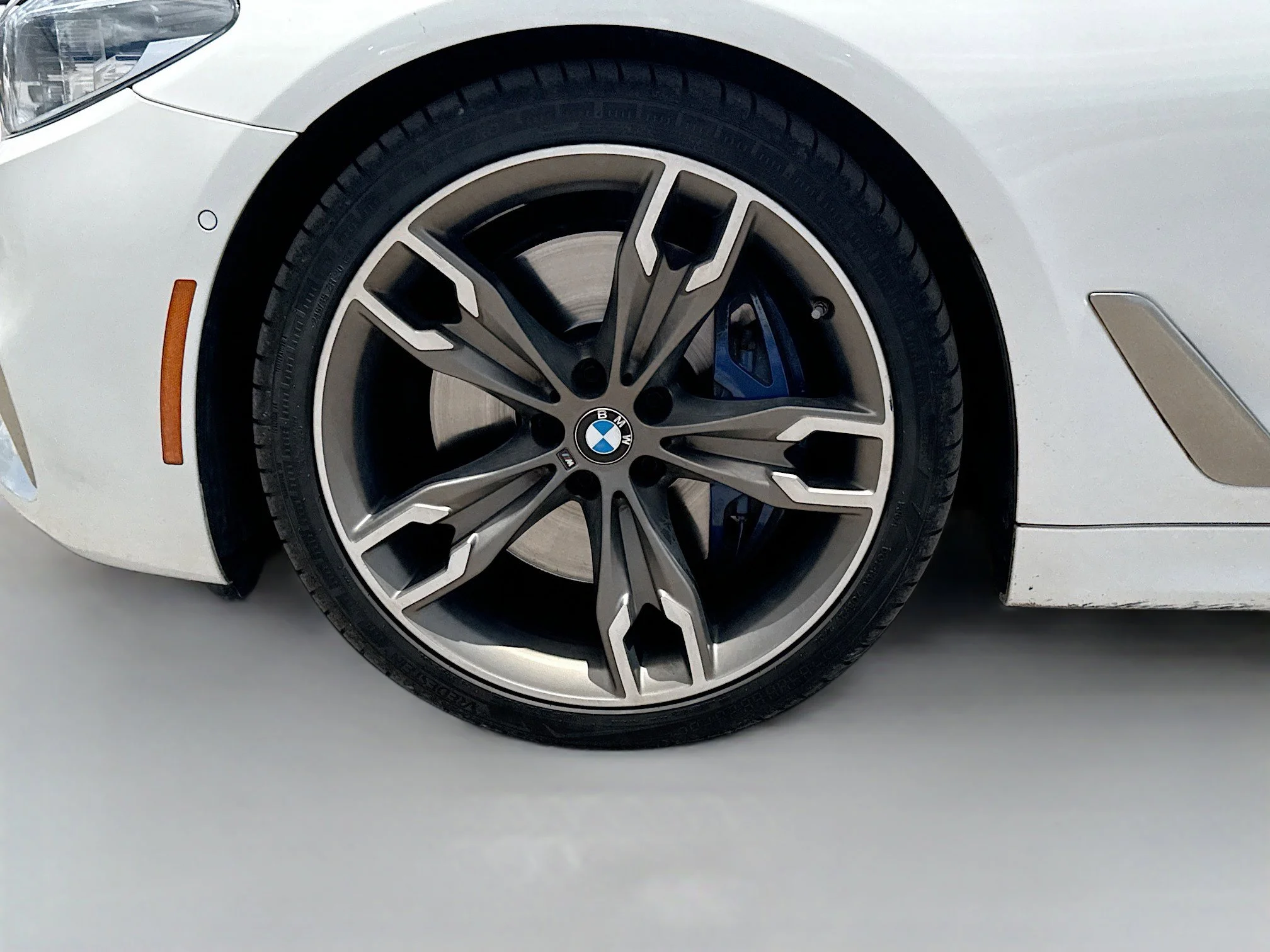 Used 2019 Alpine White BMW M550i xDrive image 43