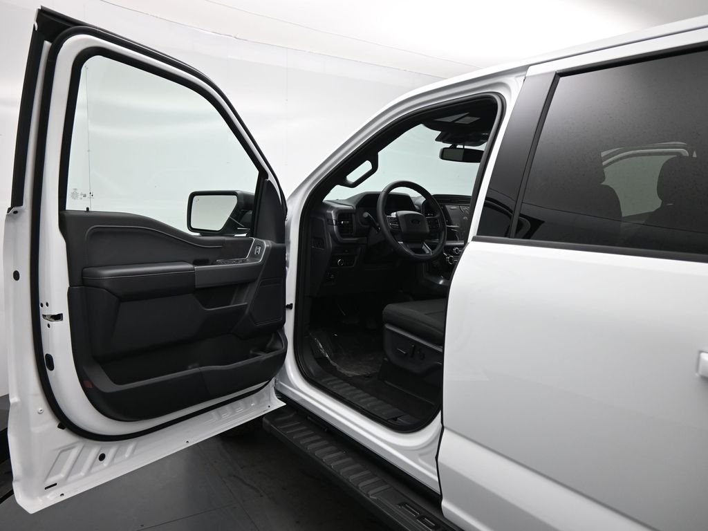 New 2026 Oxford White Ford XLT image 8