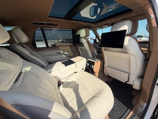 Used 2024 White Land Rover SV image 17