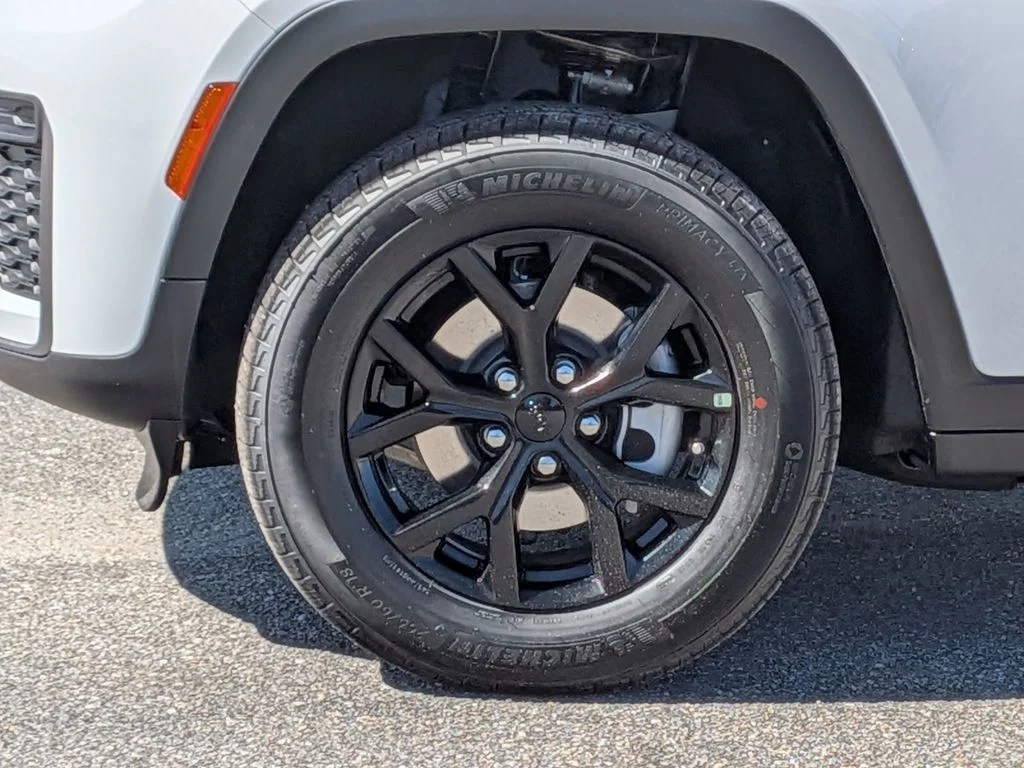 New 2026 White Jeep Altitude image 12