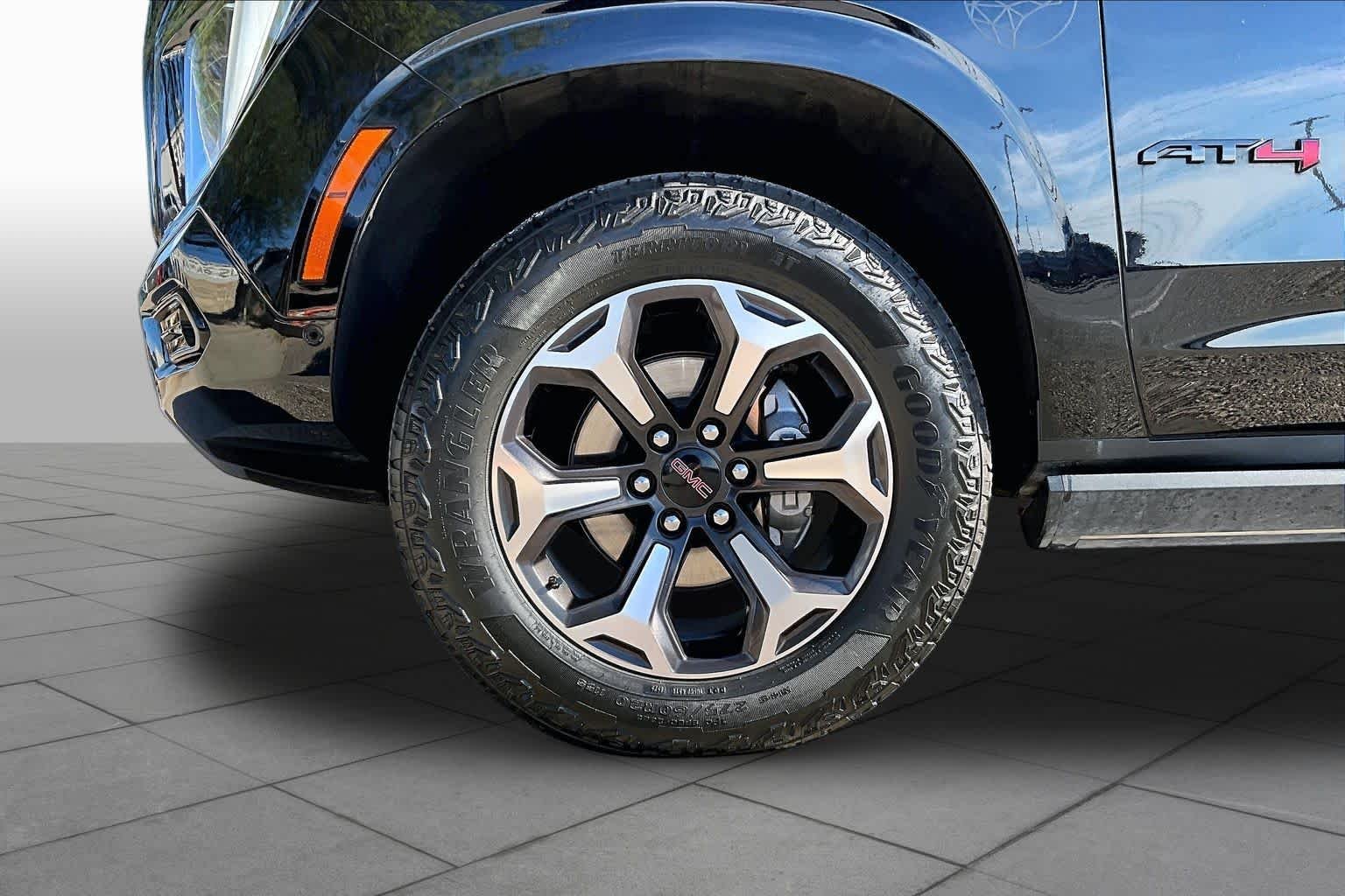 Used 2026 Onyx Black GMC AT4 Ultimate image 11